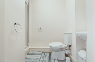 Premium En Suite, Lomax Halls, 17 Hill Street, Stoke - Image 2
